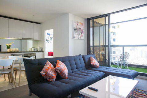 UWS Madison Melbourne CBD Apartment - Sunshine Coast Guide 1