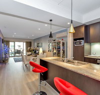 Venetian Canal Apartment-Close to Beaches and Marina - Sunshine Coast Guide