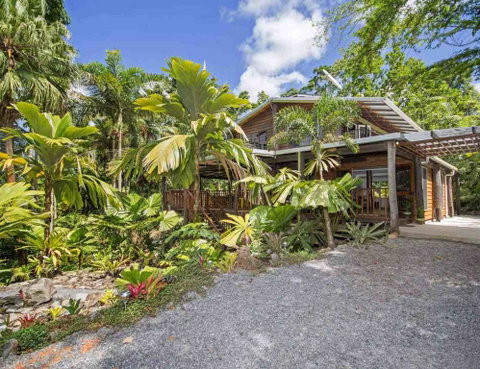 Villa Zena - Sunshine Coast Guide 0