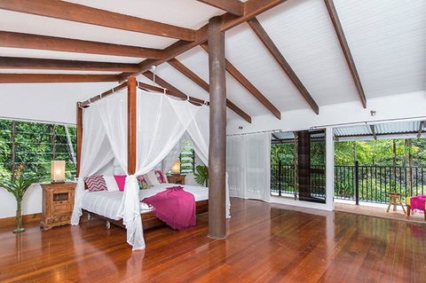 Villa Zena - Sunshine Coast Guide 2