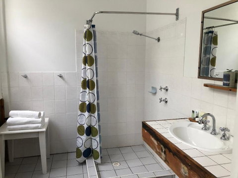 Vine Valley Inn - Sunshine Coast Guide 1