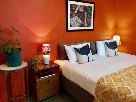 Vine Valley Inn - Sunshine Coast Guide 0