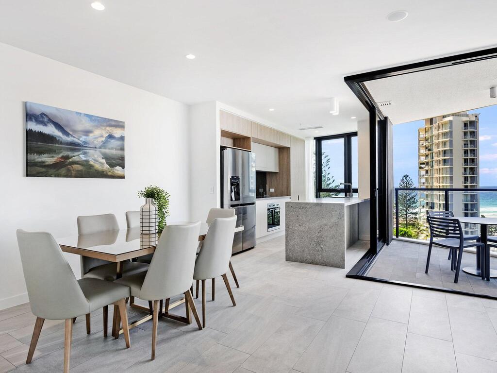 Broadbeach QLD Sunshine Coast Guide