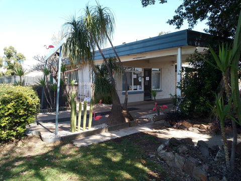 Warren Motor Inn - Sunshine Coast Guide 2