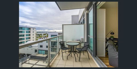 Waterfront (Yarra St) By Gold Star Stays - Sunshine Coast Guide 2