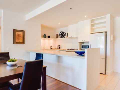 Waterfront (Yarra St) By Gold Star Stays - Sunshine Coast Guide 3
