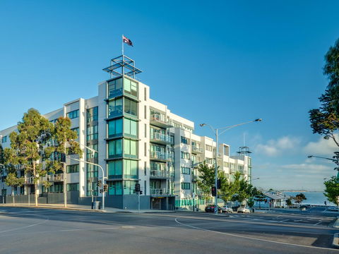 Waterfront (Yarra St) By Gold Star Stays - Sunshine Coast Guide 0