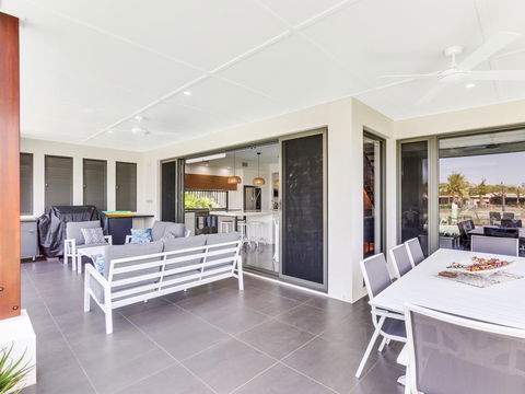 WATERFRONT HOME BORDERING MOOLOOLABA - Sunshine Coast Guide 2