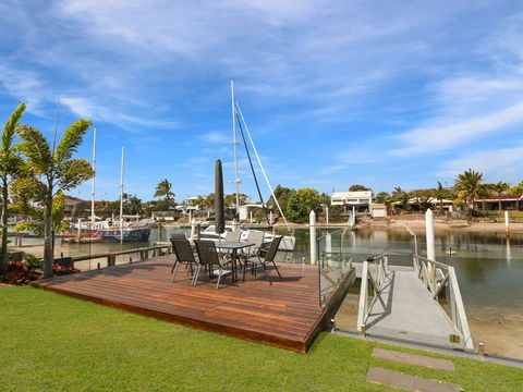 WATERFRONT HOME BORDERING MOOLOOLABA - Sunshine Coast Guide 1