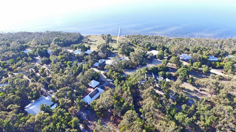 Waterfront Retreat At Wattle Point - Sunshine Coast Guide 0
