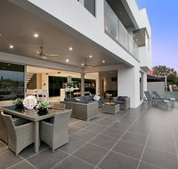 Waterfront Splendour - Sunshine Coast Guide