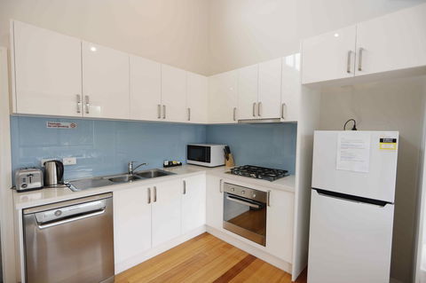Apollo Bay Seal Apartments - Sunshine Coast Guide 24