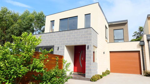 Apollo Bay Seal Apartments - Sunshine Coast Guide 3