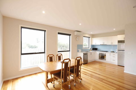 Apollo Bay Seal Apartments - Sunshine Coast Guide 25