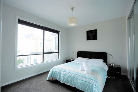 Apollo Bay Seal Apartments - Sunshine Coast Guide 23
