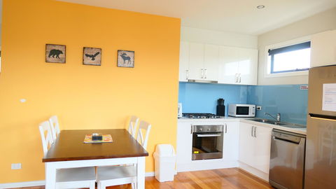 Apollo Bay Seal Apartments - Sunshine Coast Guide 8