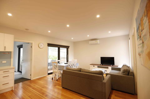 Apollo Bay Seal Apartments - Sunshine Coast Guide 19