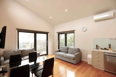 Apollo Bay Seal Apartments - Sunshine Coast Guide 12