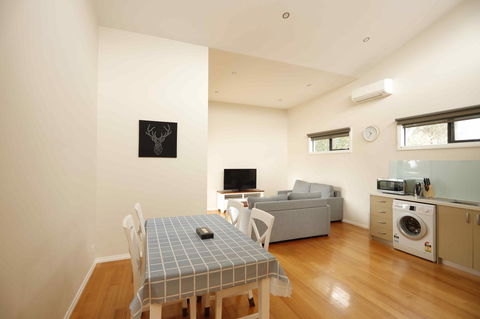 Apollo Bay Seal Apartments - Sunshine Coast Guide 16