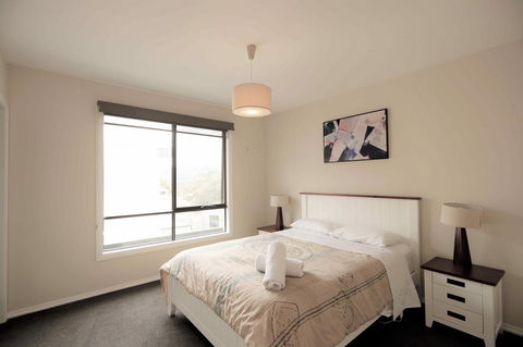 Apollo Bay Seal Apartments - Sunshine Coast Guide 17