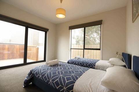 Apollo Bay Seal Apartments - Sunshine Coast Guide 15