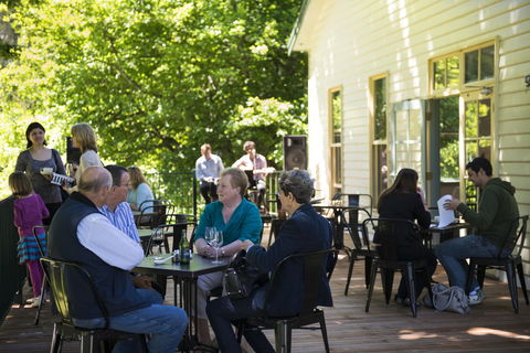 Oscar\'s On The Yarra - Sunshine Coast Guide 10