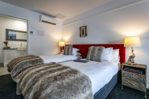 Daylesford Art Motel - Sunshine Coast Guide 3