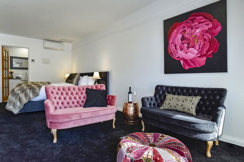 Daylesford Art Motel - Sunshine Coast Guide 4