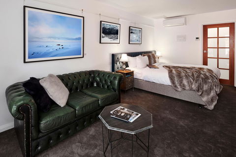 Daylesford Art Motel - Sunshine Coast Guide 9