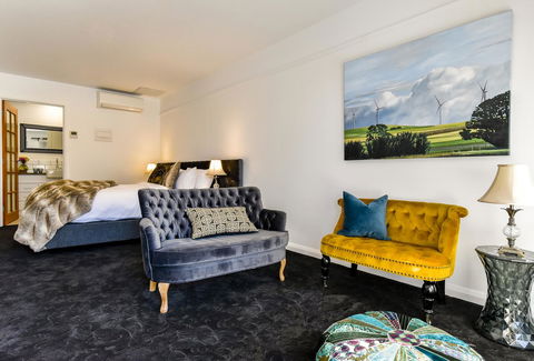 Daylesford Art Motel - Sunshine Coast Guide 7