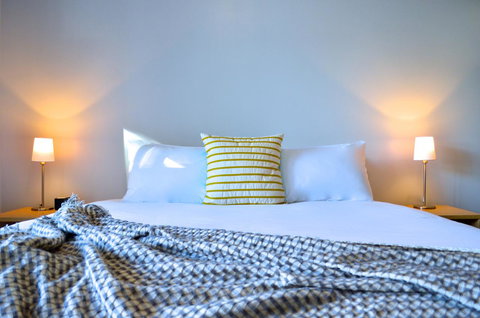 Mansfield Apartments - Sunshine Coast Guide 0