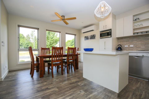 Amber Mist Villa Two - Sunshine Coast Guide 17