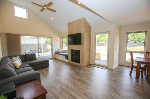 Amber Mist Villa Two - Sunshine Coast Guide 1
