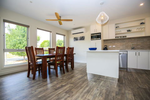 Amber Mist Villa Two - Sunshine Coast Guide 18