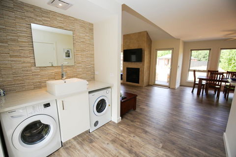 Amber Mist Villa Two - Sunshine Coast Guide 12