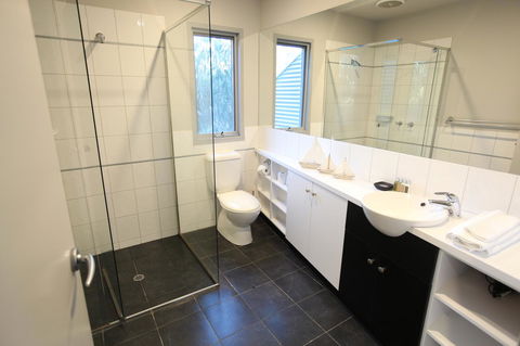 Lorne Luxury - Sunshine Coast Guide 5
