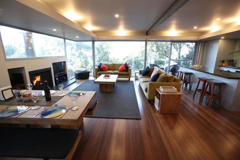 Lorne Luxury - Sunshine Coast Guide 7