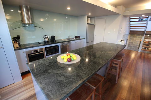Lorne Luxury - Sunshine Coast Guide 10