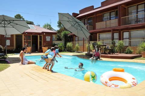 National Hotel Complex Bendigo - Sunshine Coast Guide 12