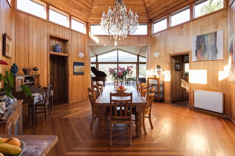 Kangaroo Manor - Sunshine Coast Guide 22