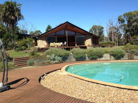 Kangaroo Manor - Sunshine Coast Guide 28