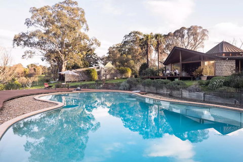 Kangaroo Manor - Sunshine Coast Guide 26