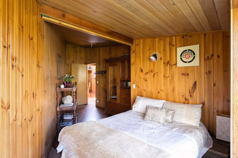 Kangaroo Manor - Sunshine Coast Guide 18