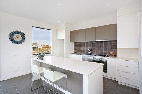1 Pebble Place - Sunshine Coast Guide 2