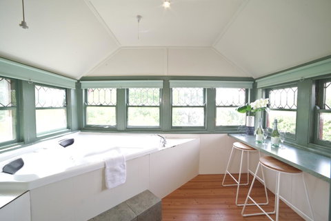 Ballarat Station Apartments - Sunshine Coast Guide 5