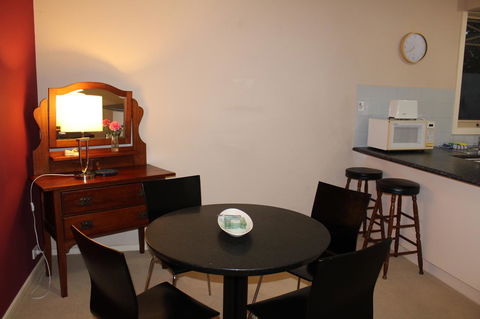 Australian Home Away @ Box Hill 2 Bedroom - Sunshine Coast Guide 9