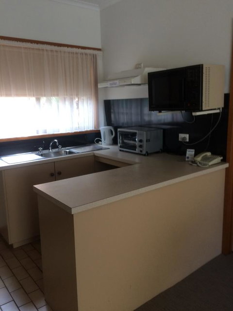 Ambassador Motor Inn - Sunshine Coast Guide 26
