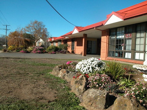 Ambassador Motor Inn - Sunshine Coast Guide 0