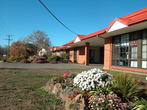 Ambassador Motor Inn - Sunshine Coast Guide 36