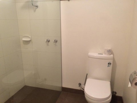 Ambassador Motor Inn - Sunshine Coast Guide 18